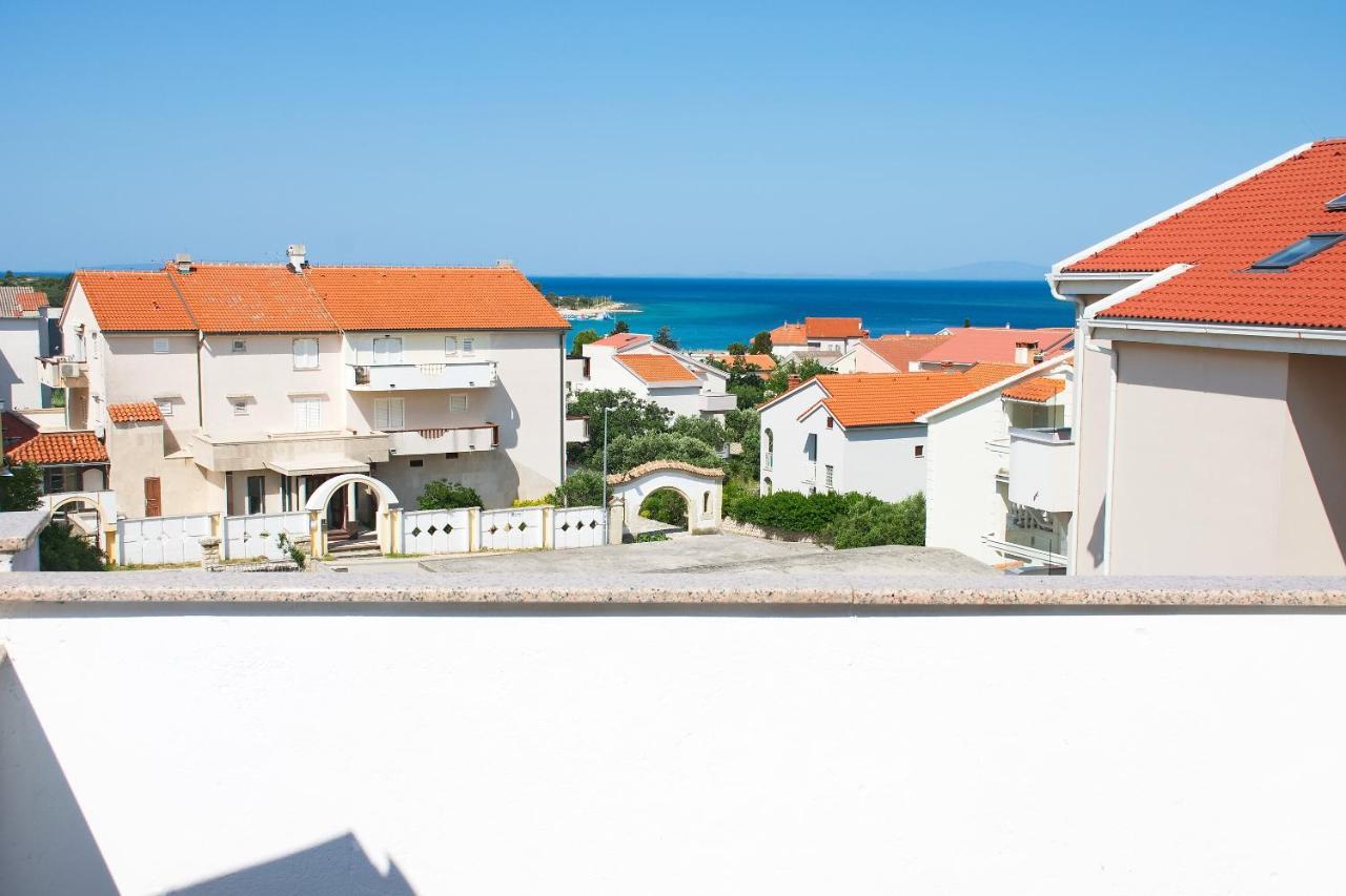 Apartments Summersong Новаля Екстер'єр фото