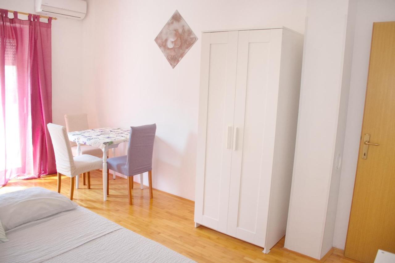 Apartments Summersong Новаля Екстер'єр фото