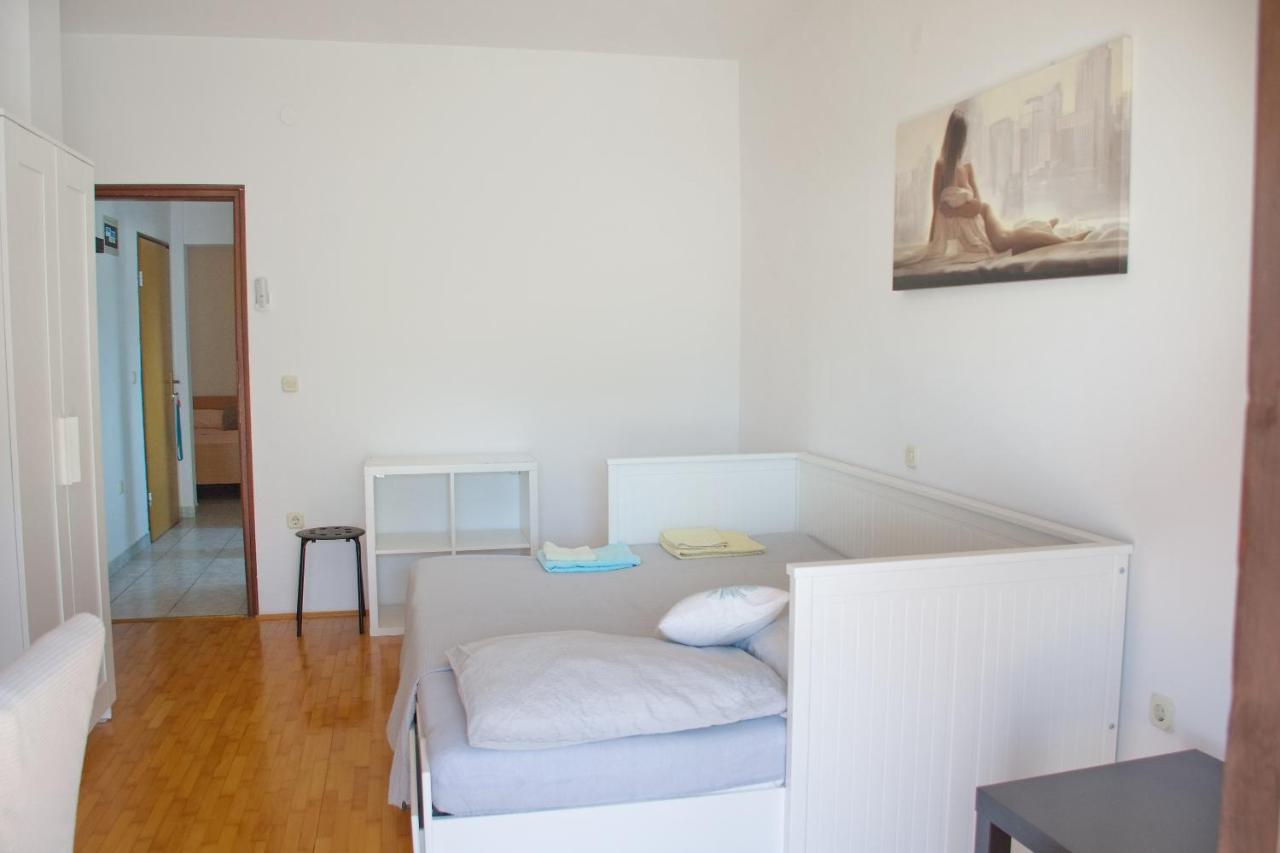 Apartments Summersong Новаля Екстер'єр фото