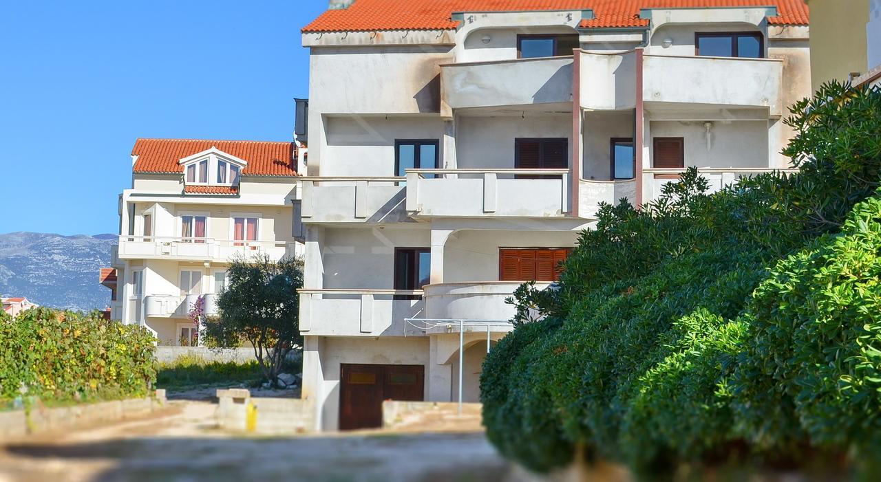 Apartments Summersong Новаля Екстер'єр фото